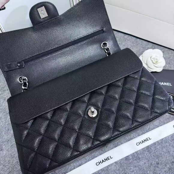✨✨CHANEL Classic Flap CF Crossbody Bag🎁🎁 - Picture 4 of 5